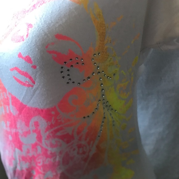 beautiful edge t-shirt size S white color with beautiful design - Picture 3 of 9